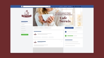 kobieta trzymajaca w kubku goracy napoj