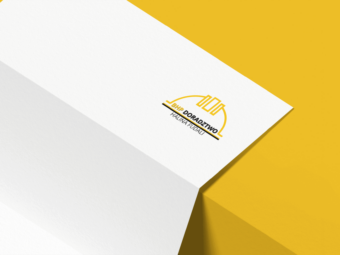 biala kartka na zoltym tle